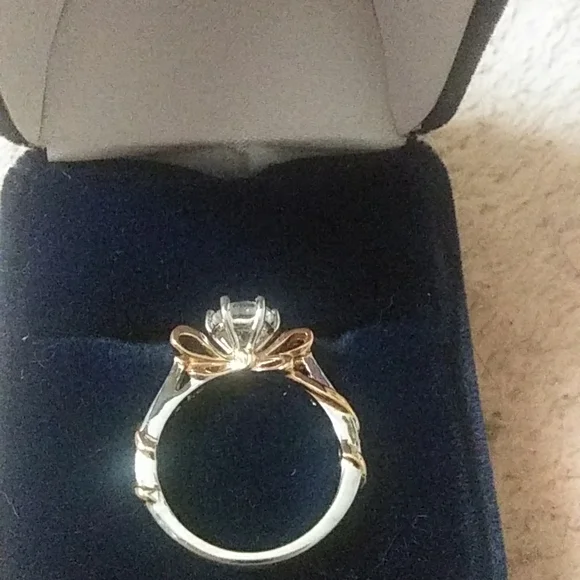 Sparkly Ribbon ring - Picture 2 of 2